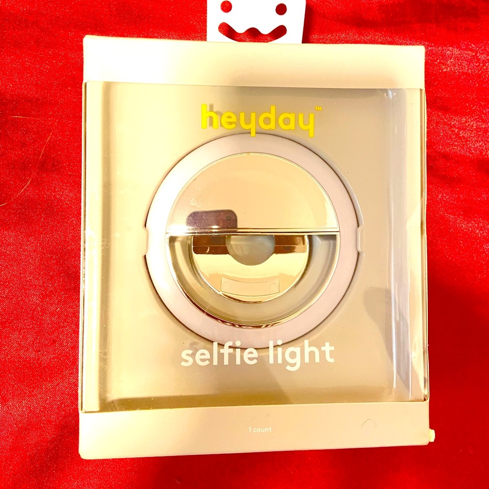 Selfie light connects to phone , brand new, never used .